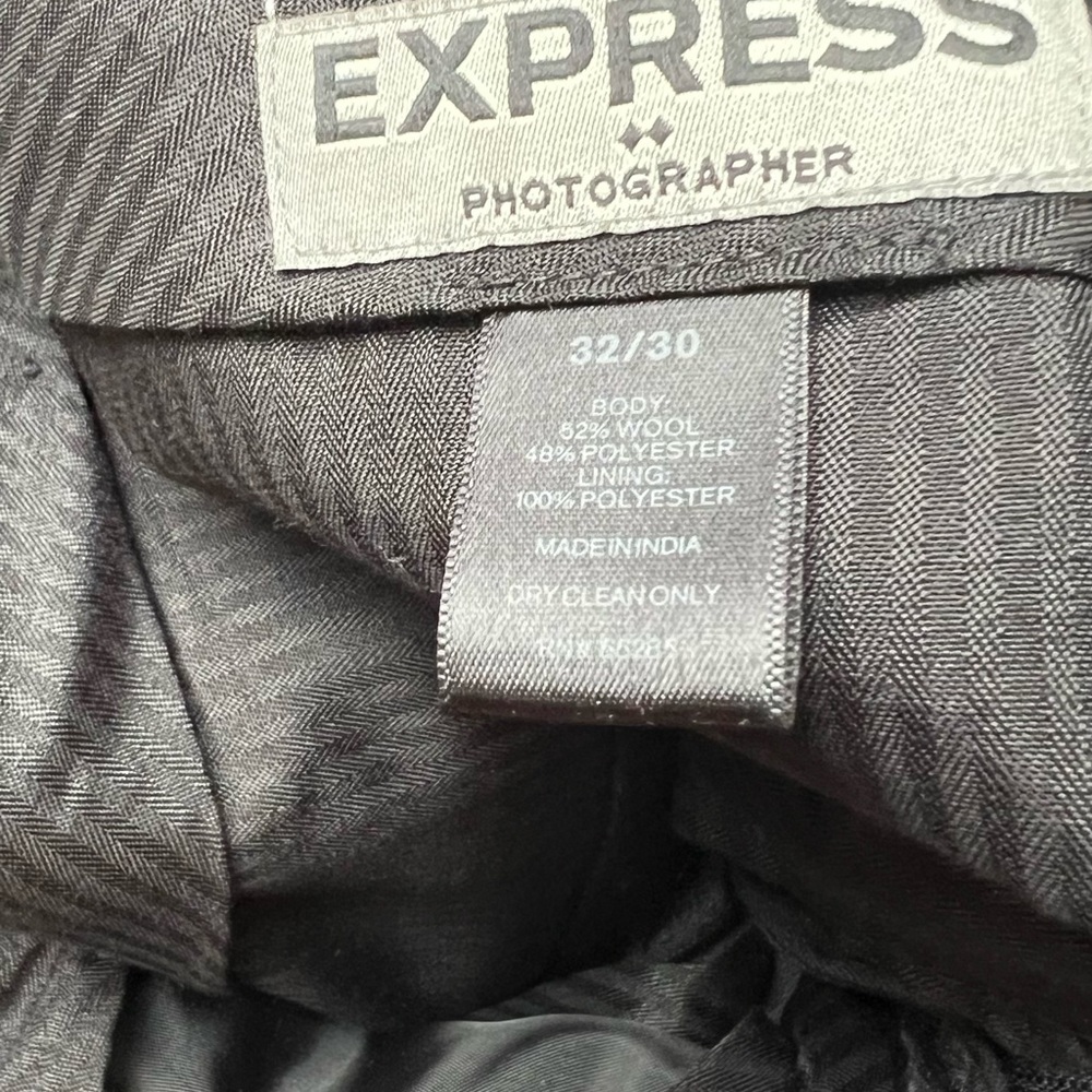 Express Photographer Fitted  2 Piece Suit Pants Jacket, pocket square.Never worn - Picture 13 of 15